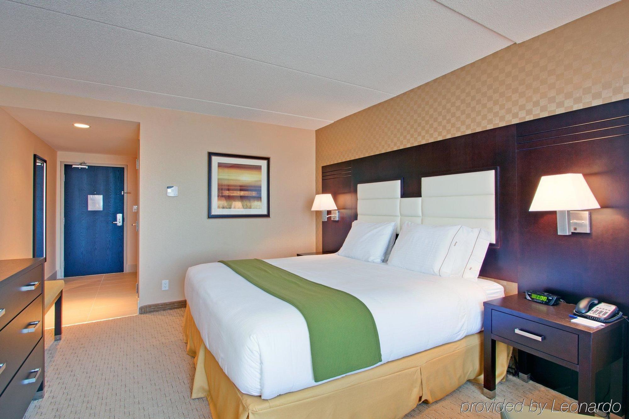 Holiday Inn Express Hotel & Suites Ottawa West-Nepean, An Ihg Hotel חדר תמונה